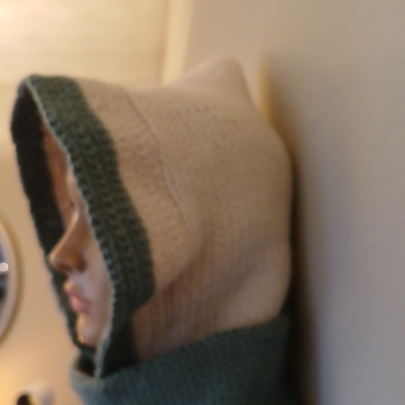 Womens Winter Hat with scarf included balaclava Beige& Green New - Picture 7 of 12